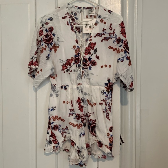 Hello Molly Floral Romper - Picture 1 of 2